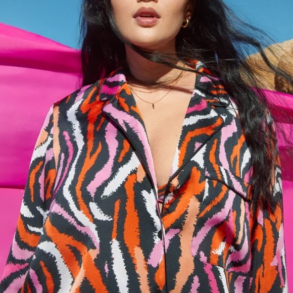 Diane Von Furstenberg Tops - Diane Von Furstenberg - NWOT Multicolor Zebra Patterned Blouse Size Large